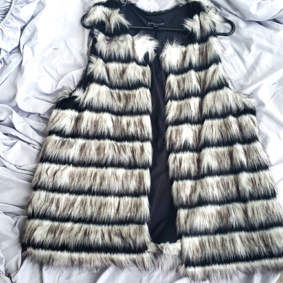 Signature Studio Tops - NWT Faux Fur Vest